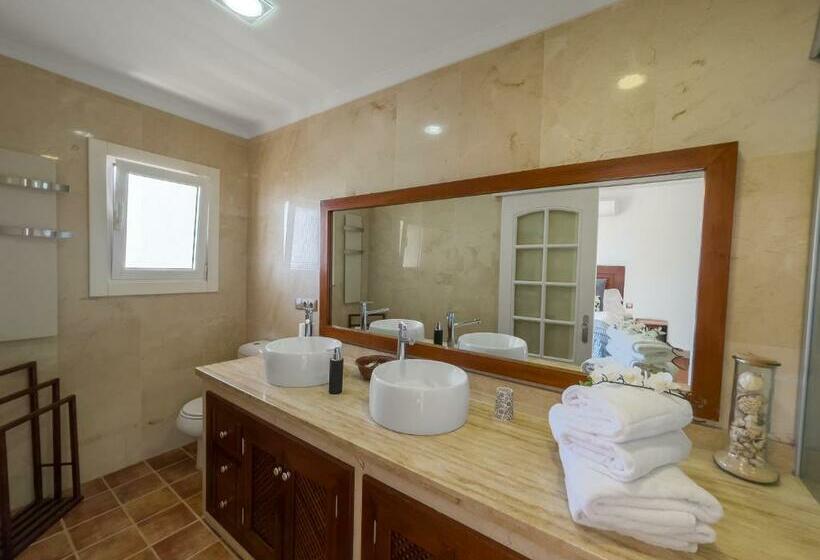 オーシャンビュースタンダードルームバルコニー付き, Villa Dama By Airnest