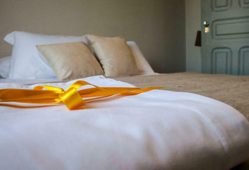 اتاق استاندارد با سرویس بهداشتی مشترک, Most Art Boutique Hostel