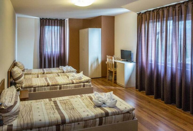 컴포트 트리플 룸, West