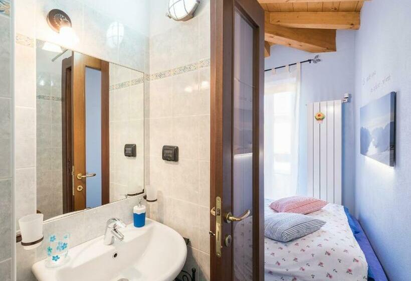 标准间, La Casa Del Poeta