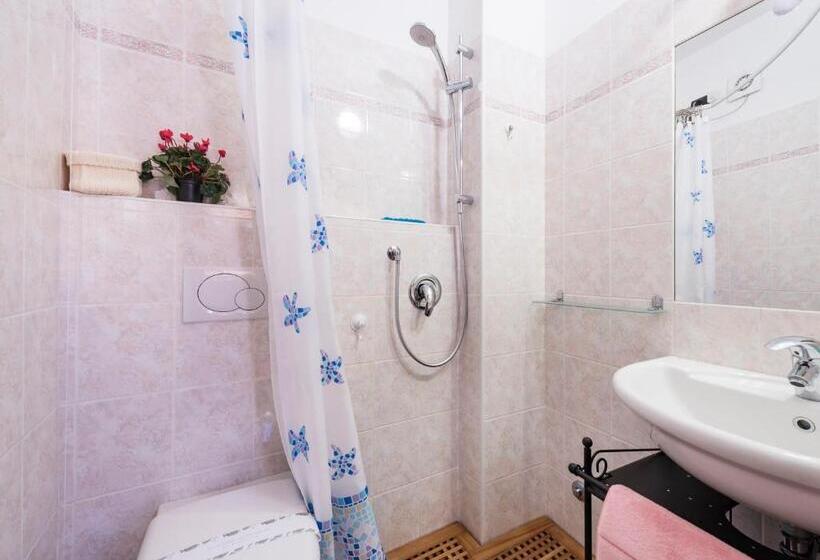 基本间, La Casa Del Poeta