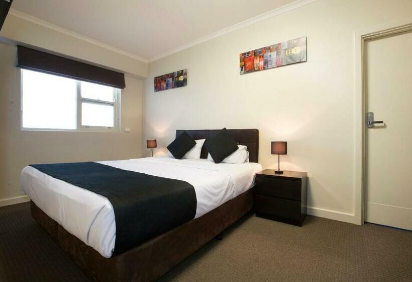 סטודיו משפחתי, Enfield