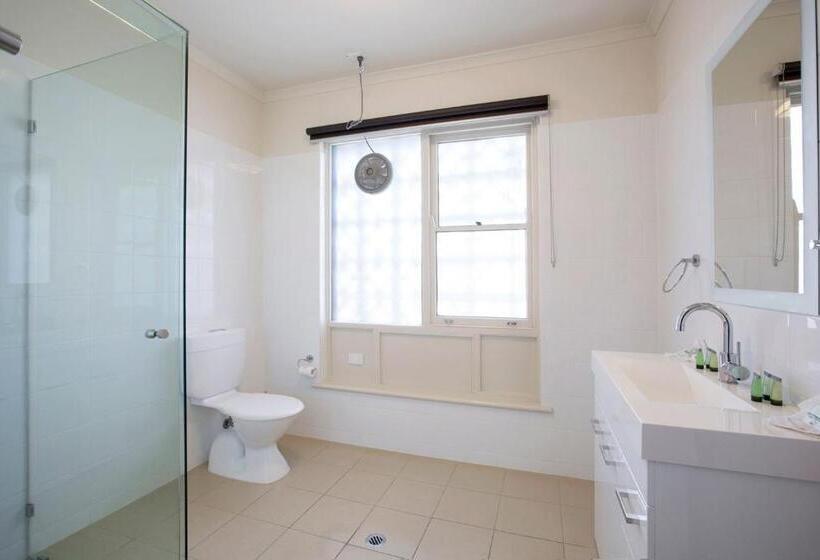 סטודיו משפחתי, Enfield