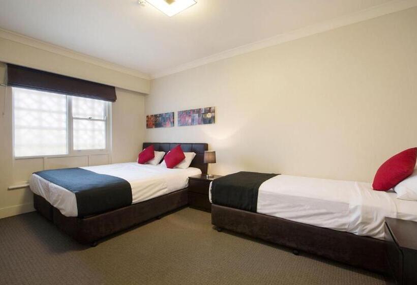 סטודיו משפחתי, Enfield