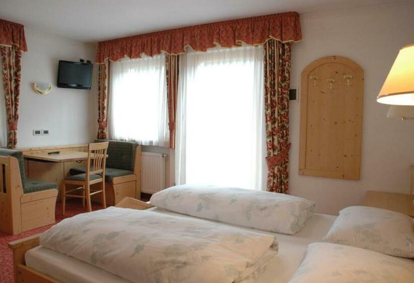 Quarto Estandar com Sacada, Falzares