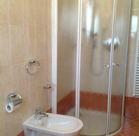 Quarto Estandar com Sacada, Falzares