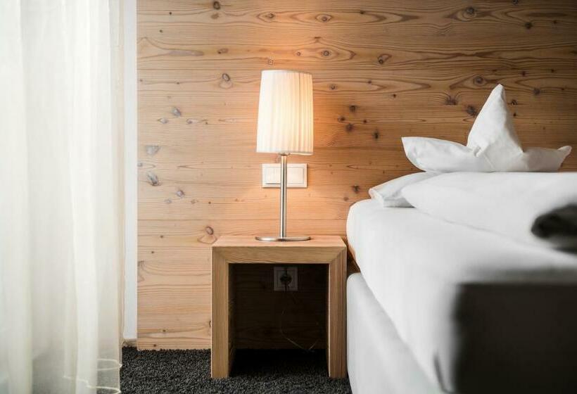 标准间带阳台, Heini