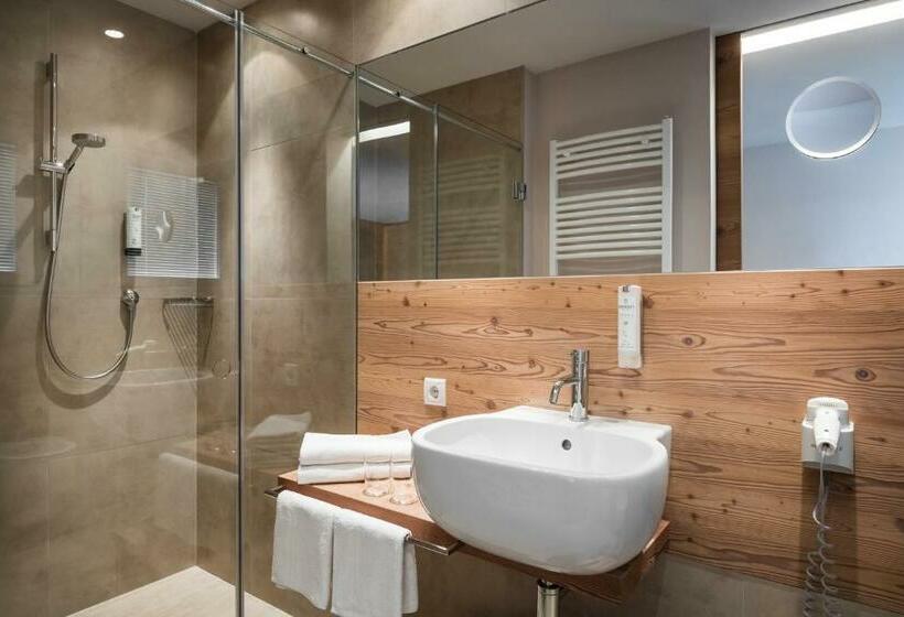 标准间带阳台, Heini