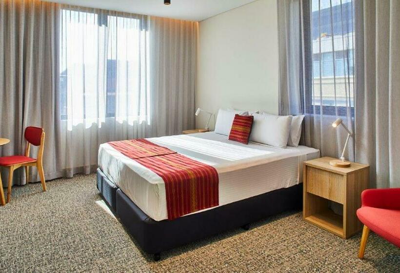 带大床的标准间, Mary Mackillop Place