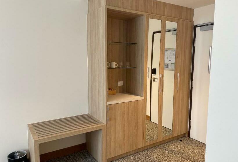 标准间, Mary Mackillop Place