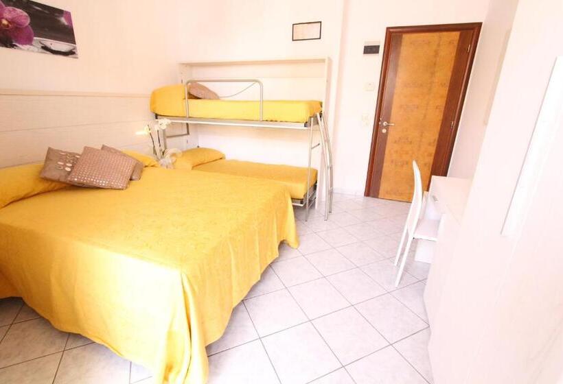 Aile Odası, Misano Hostel