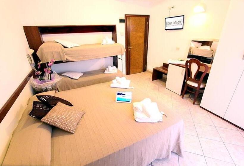 家庭间, Misano Hostel