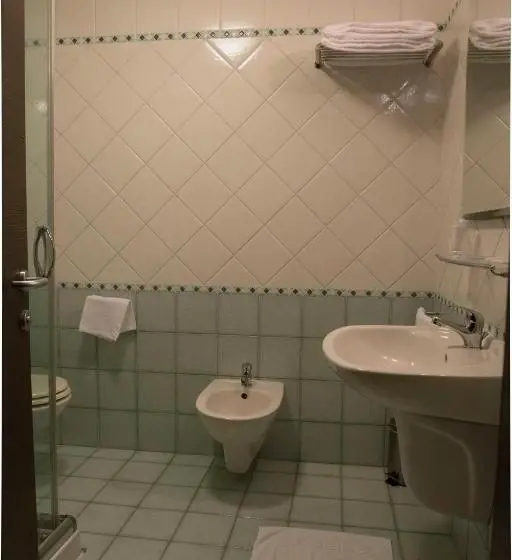 Standard Yhden Hengen Huone, Ristorante Da Tonino