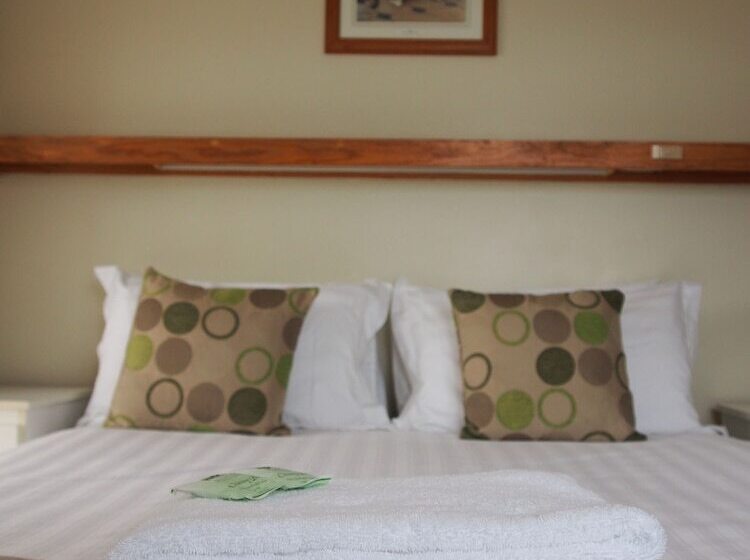 דירת שני חדרים, Majestic Motel