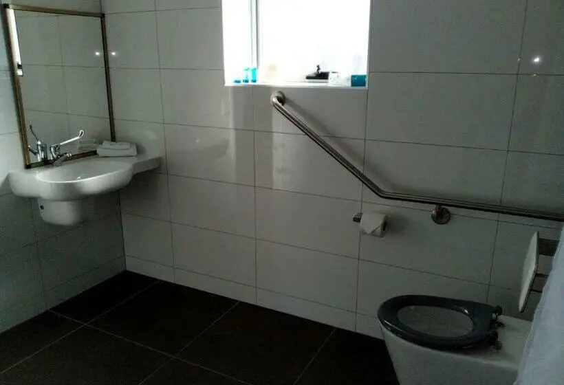 Standard-invahuone, Hive Hotel, Moruya