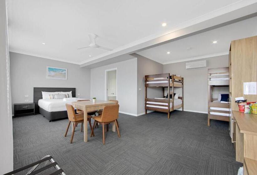 اتاق خانوادگی, Hive Hotel, Moruya