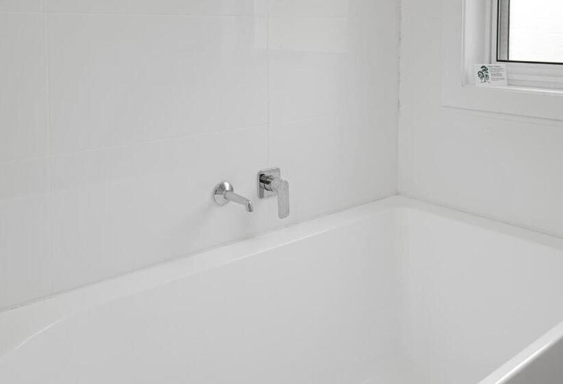 اتاق خانوادگی, Hive Hotel, Moruya