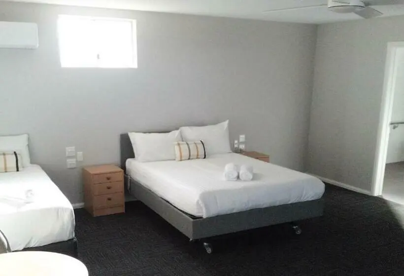 Standard-invahuone, Hive Hotel, Moruya