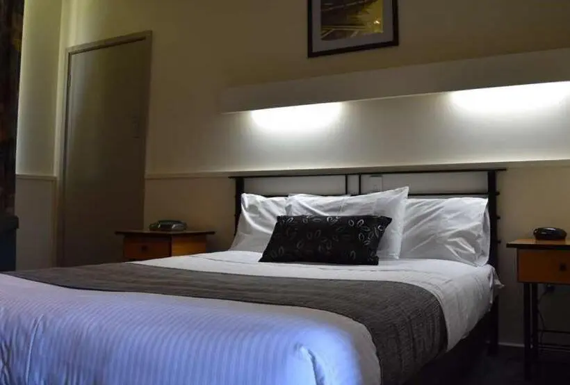 اتاق استاندارد یک نفره, Overlander Hotel Motel