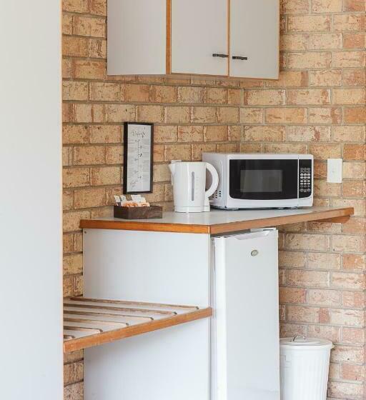 家庭间, Sunshine Coast Motor Lodge