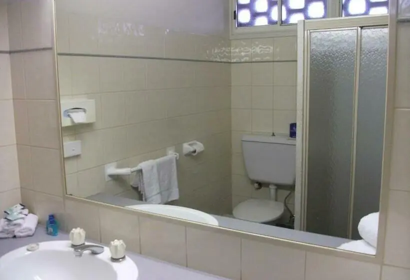 اتاق خانوادگی, Overlander Hotel Motel