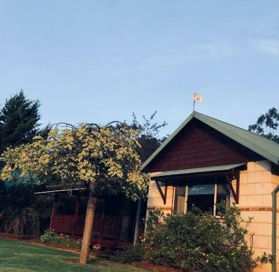 Talo 2 Makuuhuonetta, Clover Cottage Country Retreat
