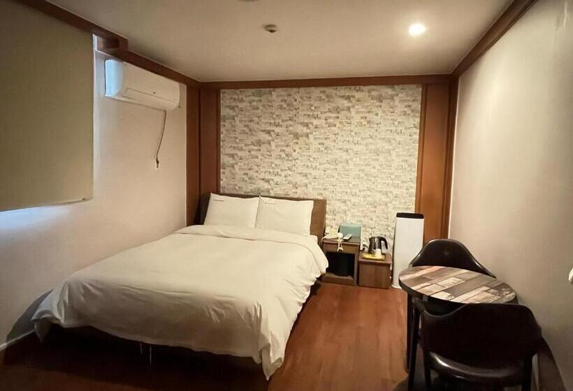 Camera Standard, Gooreumseong Motel