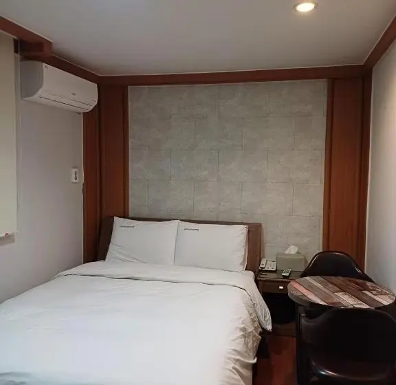 デラックスルーム, Gooreumseong Motel
