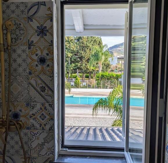 غرفة قياسية مطلّة علي حمام السباحة, Villa Dafne