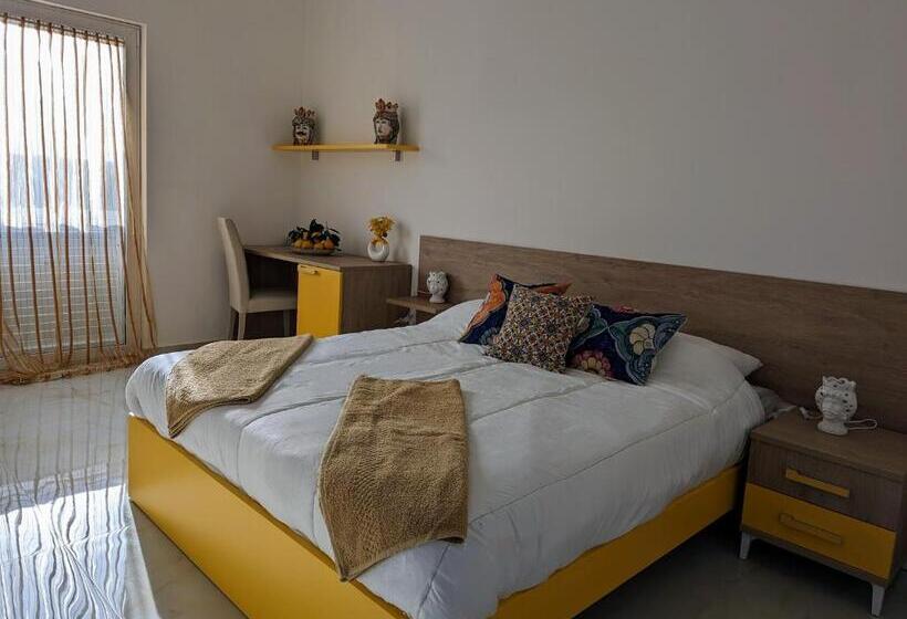 غرفة قياسية مطلّة علي حمام السباحة, Villa Dafne