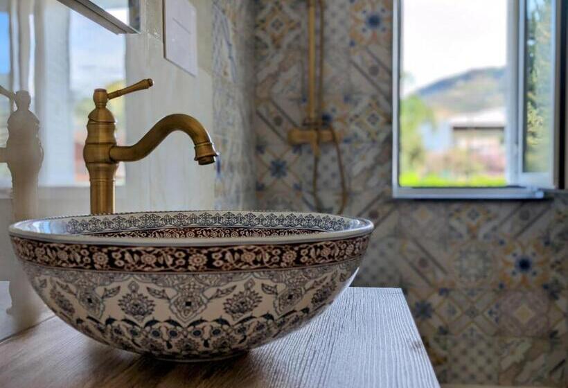 غرفة قياسية مطلّة علي حمام السباحة, Villa Dafne