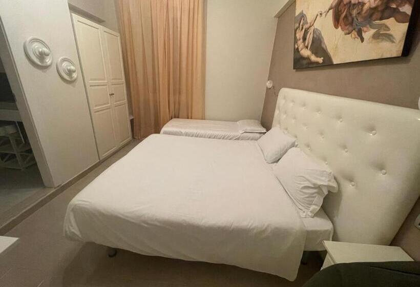 غرفة كلاسيكية ثلاثية, Central Giacomini