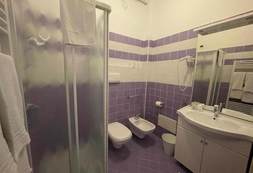 חדר קלאסי לארבעה, Central Giacomini