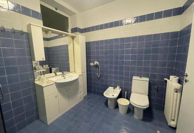 חדר קלאסי לארבעה, Central Giacomini