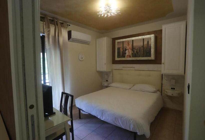 غرفة عائلية, Central Giacomini