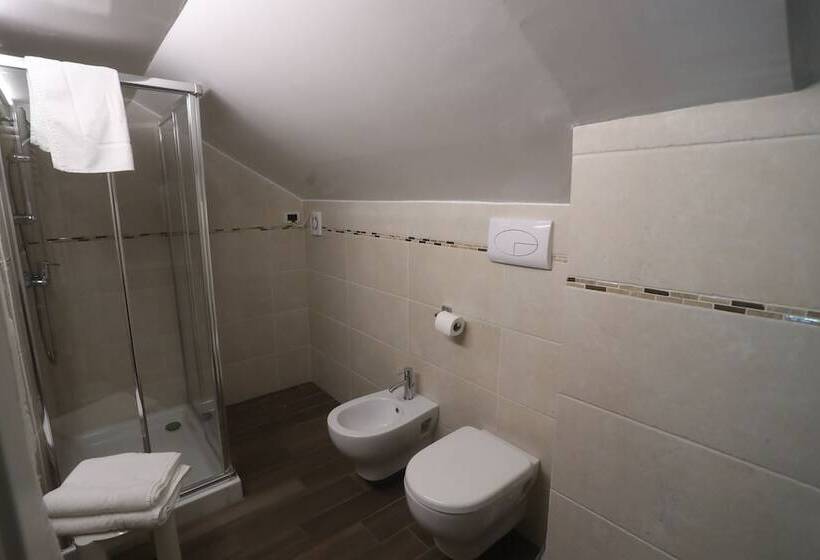 חדר משפחתי, Central Giacomini