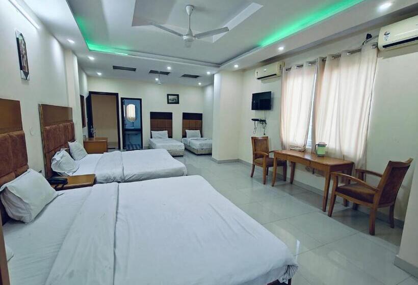 غرفة عائلية, Kirti Heritage