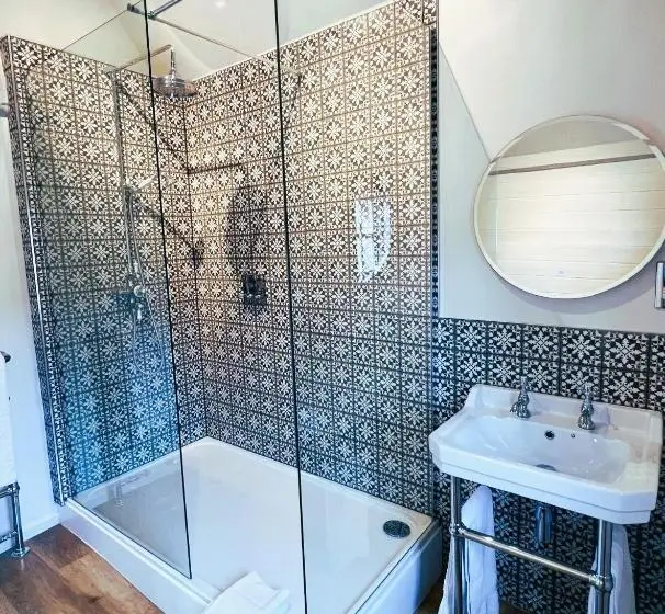 キングサイズベッドのスーペリアルーム, Ranfield S Brasserie Hotel Rooms