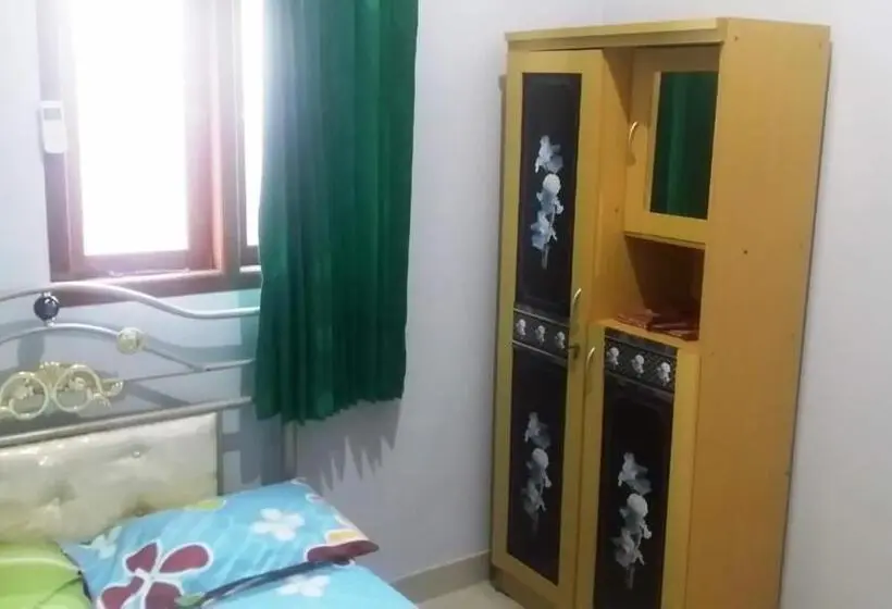 エコノミールーム, Spot On 93880 Guest House Bu Iin Syariah