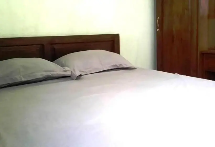 エコノミールーム, Spot On 93880 Guest House Bu Iin Syariah