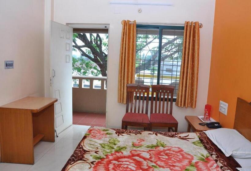 带阳台的豪华间, Vinayaka Deluxe Lodge