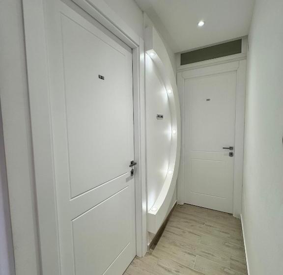 اتاق استاندارد, Il Filo Di Arianna