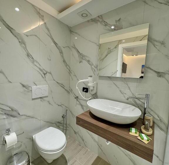 اتاق استاندارد, Il Filo Di Arianna