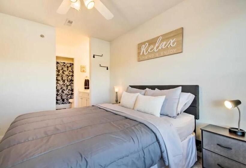 جناح مطل على البحيرة, Waterfront Condo With Boat Slip!