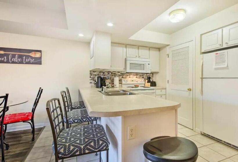 جناح مطل على البحيرة, Waterfront Condo With Boat Slip!