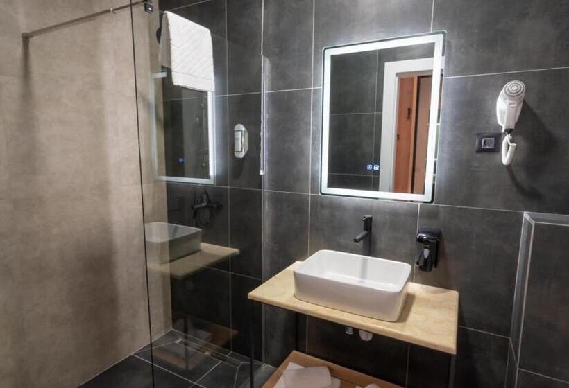 اتاق استاندارد سه نفره, Sistems