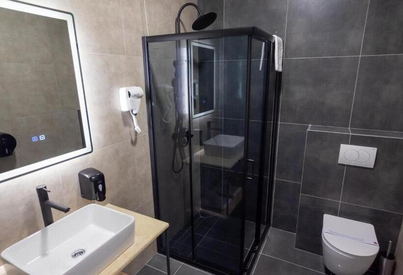 اتاق استاندارد سه نفره, Sistems