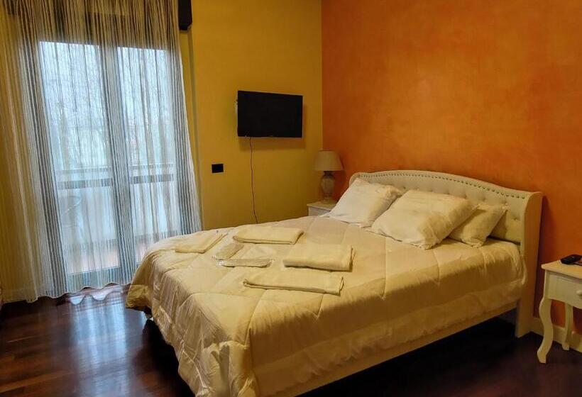 غرفة قياسية مزوَّدة بشُرفة, Villa Eleganza Milano Bergamo Airport