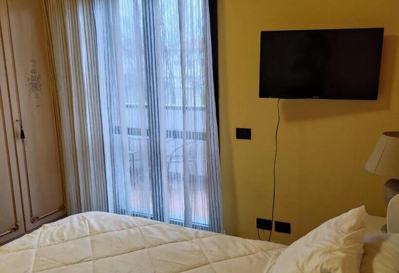 غرفة قياسية مزوَّدة بشُرفة, Villa Eleganza Milano Bergamo Airport