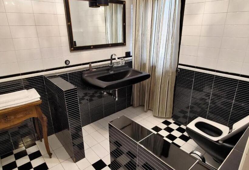 غرفة قياسية مزوَّدة بشُرفة, Villa Eleganza Milano Bergamo Airport